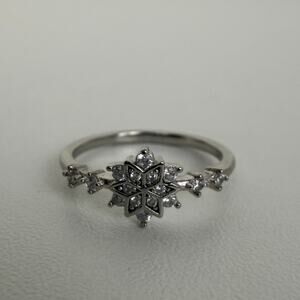 NWOT Womens Snowflake Winter Bohemian Clear Synthetic Zirconia Silver Ring 6